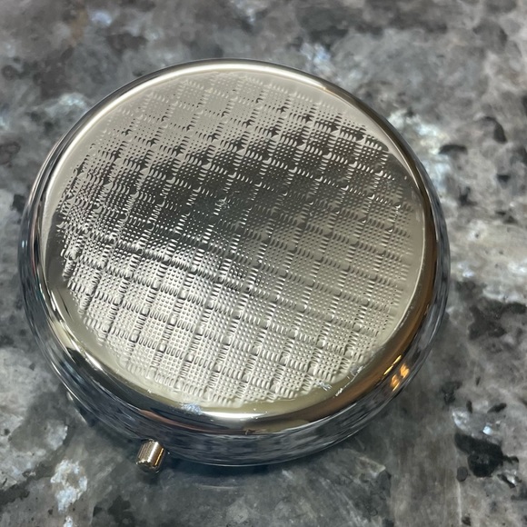 🧜‍♀️ Colorful mermaidcore scale circular pill box / NWOT - Picture 6 of 6